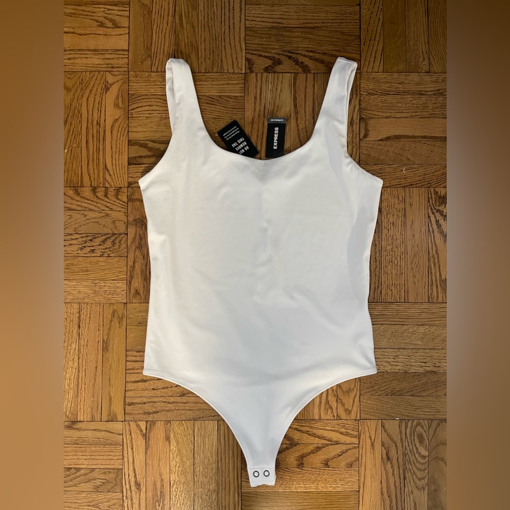 White - Body Contour High Compression Scoop Neck Bodysuit